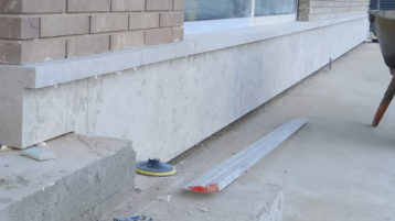 Цоколь из камня