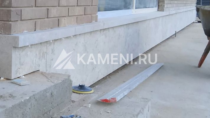 Цоколь из камня