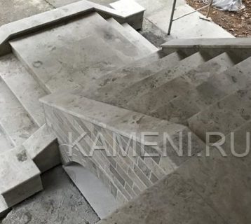 Парапеты (перила) и вся вход.группа - из доломита