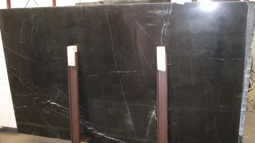 Мрамор Неро Марквина (Испания)