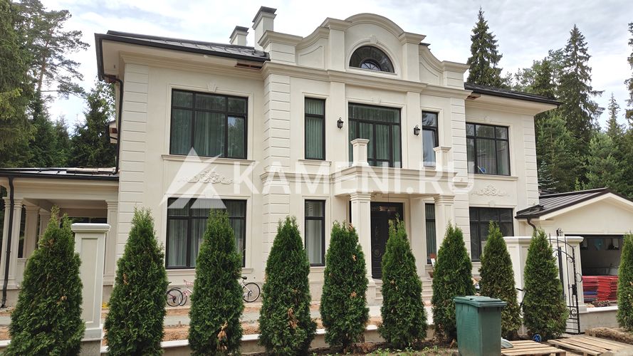 Фасад из белого известняка ИДЛ (4088)