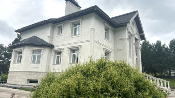 Фасад из известняка белого ИДА и доломита Геналдон (4076)