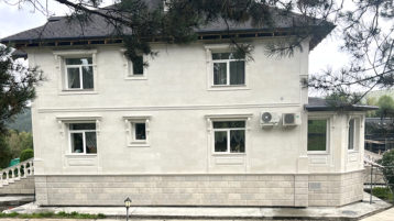 Фасад из известняка белого ИДА и доломита Геналдон (4076)