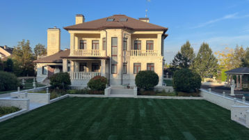 Красивый Фасад из Песчаника и Доломита (3030)