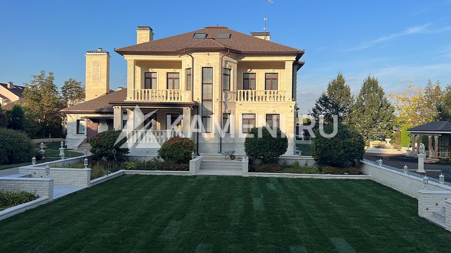 Красивый Фасад из Песчаника и Доломита (3030)