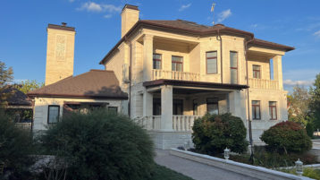 Красивый Фасад из Песчаника и Доломита (3030)