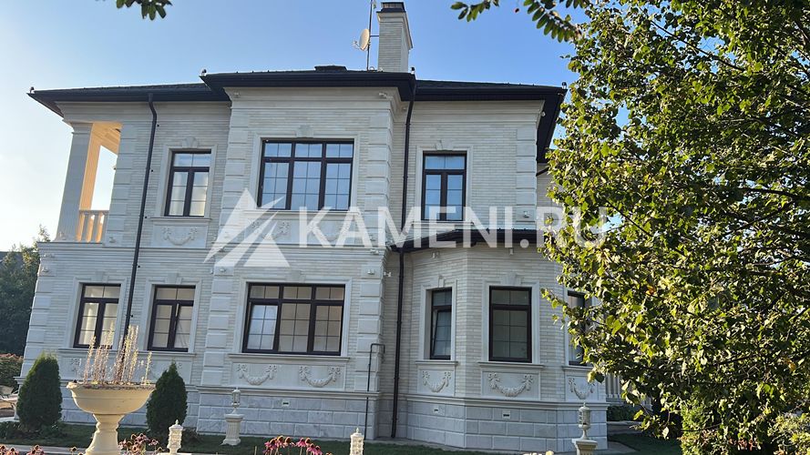 Красивый Фасад из Песчаника и Доломита (3030)