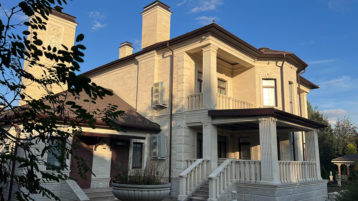 Красивый Фасад из Песчаника и Доломита (3030)