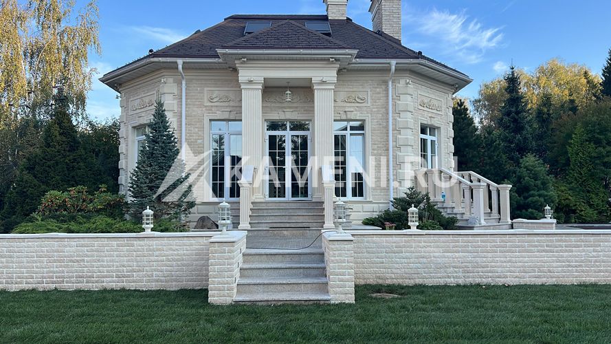 Красивый Фасад из Песчаника и Доломита (3030)