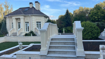 Красивый Фасад из Песчаника и Доломита (3030)