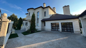 Красивый Фасад из Песчаника и Доломита (3030)