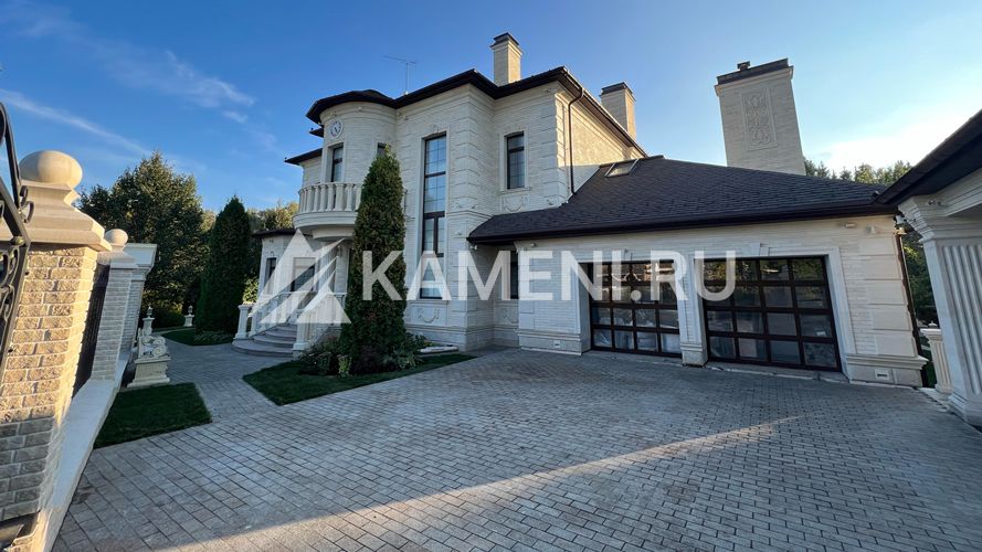 Красивый Фасад из Песчаника и Доломита (3030)