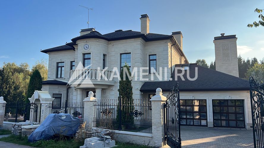 Красивый Фасад из Песчаника и Доломита (3030)