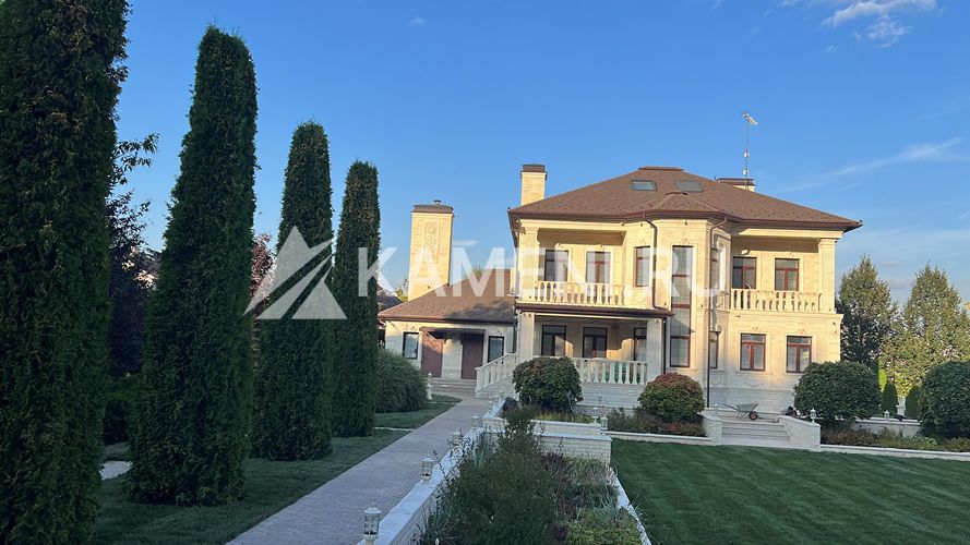 Красивый Фасад из Песчаника и Доломита (3030)