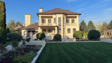 Красивый Фасад из Песчаника и Доломита (3030)