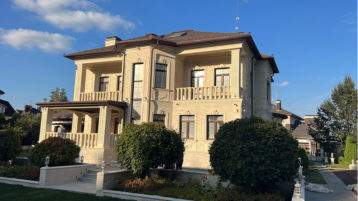 Красивый Фасад из Песчаника и Доломита (3030)