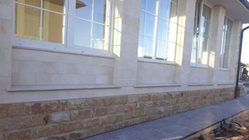 Чиринский песчаник на облицовке фасада (1111)