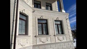 Красивый Фасад из Песчаника и Доломита (3030)