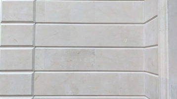 Фасад из белого известняка ИДА (3538)