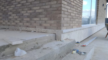 Отделка доломитом цоколя дома и площадок (4631)
