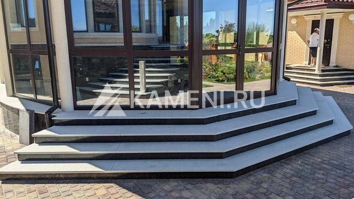 Гранитные ступени Загородный дом (1625)