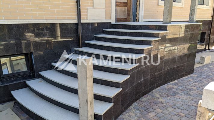Гранитные ступени Загородный дом (1625)