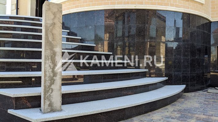 Гранитные ступени Загородный дом (1625)