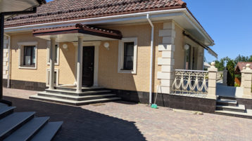 Гранитные ступени Загородный дом (1625)