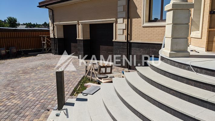 Гранитные ступени Загородный дом (1625)