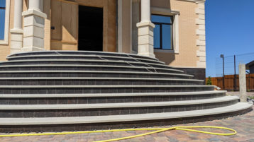 Гранитные ступени Загородный дом (1625)