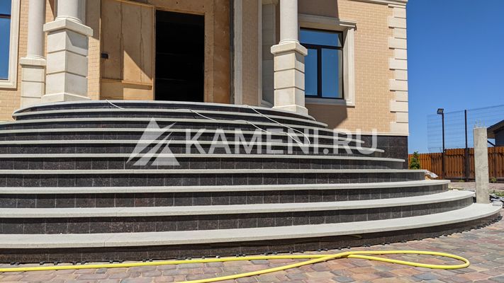 Гранитные ступени Загородный дом (1625)