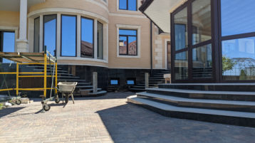 Гранитные ступени Загородный дом (1625)