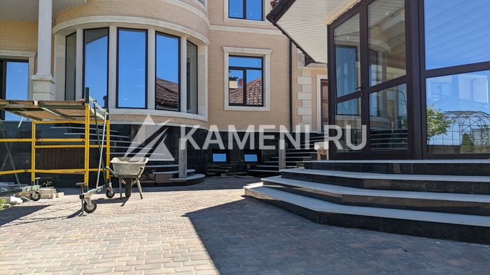 Гранитные ступени Загородный дом (1625)