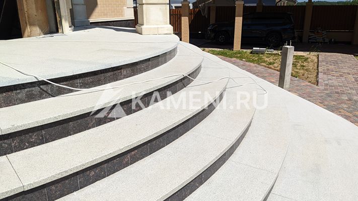 Гранитные ступени Загородный дом (1625)