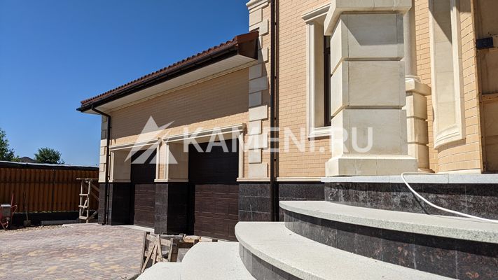 Гранитные ступени Загородный дом (1625)