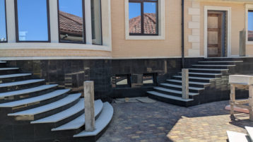 Гранитные ступени Загородный дом (1625)