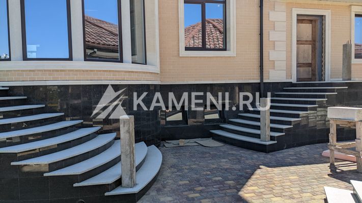 Гранитные ступени Загородный дом (1625)