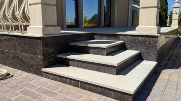 Гранитные ступени Загородный дом (1625)