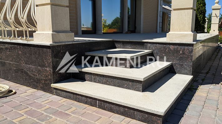 Гранитные ступени Загородный дом (1625)