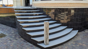 Гранитные ступени Загородный дом (1625)