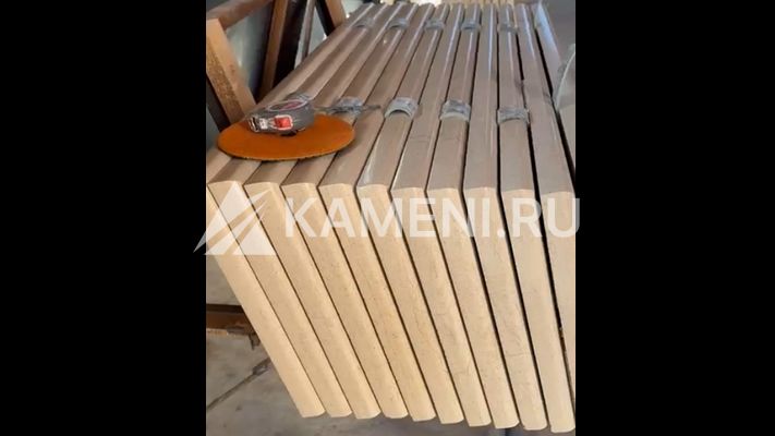 Ступени из белого доломита ДДЗ