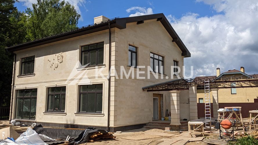 Фасад из песчаника ПДБ (2986)