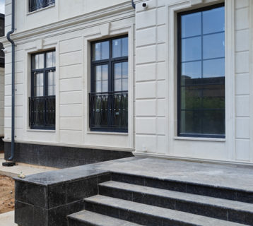 Лестничная группа из гранита (Индия)