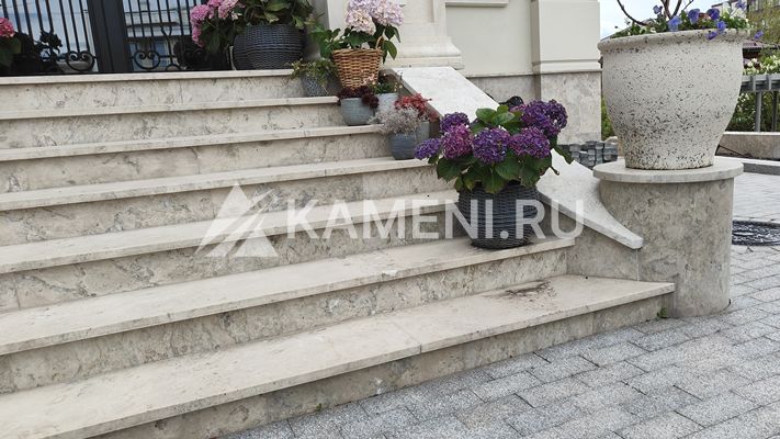 Доломит Геналдон на лестницах в загородном доме (3725)