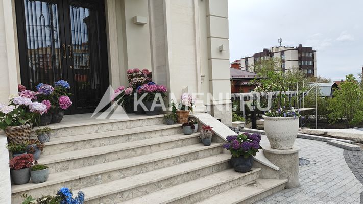 Доломит Геналдон на лестницах в загородном доме (3725)