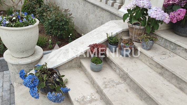 Доломит Геналдон на лестницах в загородном доме (3725)