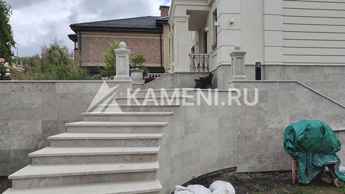 Доломит Геналдон на лестницах в загородном доме (3725)