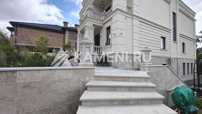 Доломит Геналдон на лестницах в загородном доме (3725)