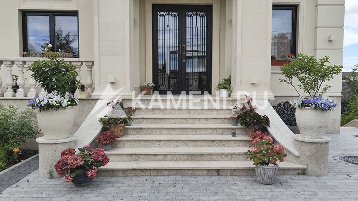 Доломит Геналдон на лестницах в загородном доме (3725)