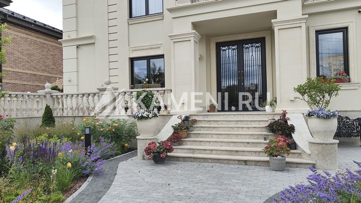 Доломит Геналдон на лестницах в загородном доме (3725)